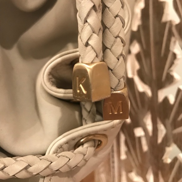 Michael Kors Winter White Leather Handbag - Picture 2 of 8